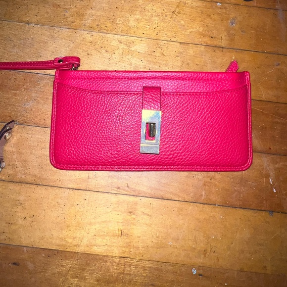 Red clutch - Picture 1 of 2